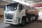 Camión del polvo a granel de Sinotruk Hohan, camión del aceite combustible de la seguridad 30m3 8x4 371 HP