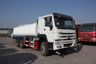 Camión de petrolero del agua de Sinotruk LHD 6x4 15 - capacidad 25cbm para ajardinar de la ciudad