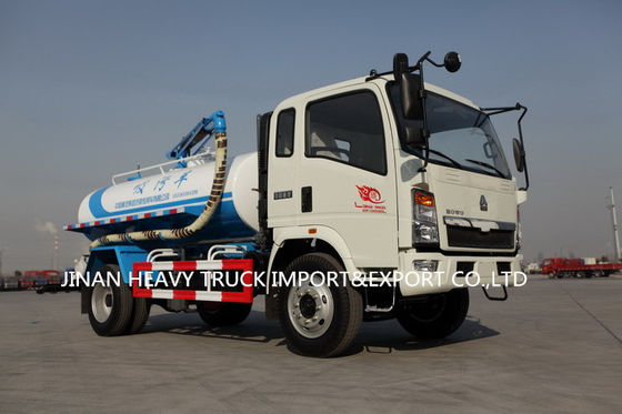 El camión fecal SINOTRUK de la succión del vacío de las aguas residuales de la colección enciende Howo 5000 litros
