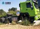 El camión LHD del tractor de la cabeza de dibujo de HOWO escoge color verde de las ruedas de la cabina 10 de la litera