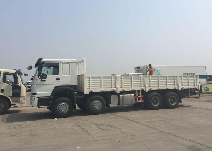 Del motor diesel del cargo del camión SINOTRUK HOWO HW76 de configuración superior de la cabina 30 - 60 toneladas