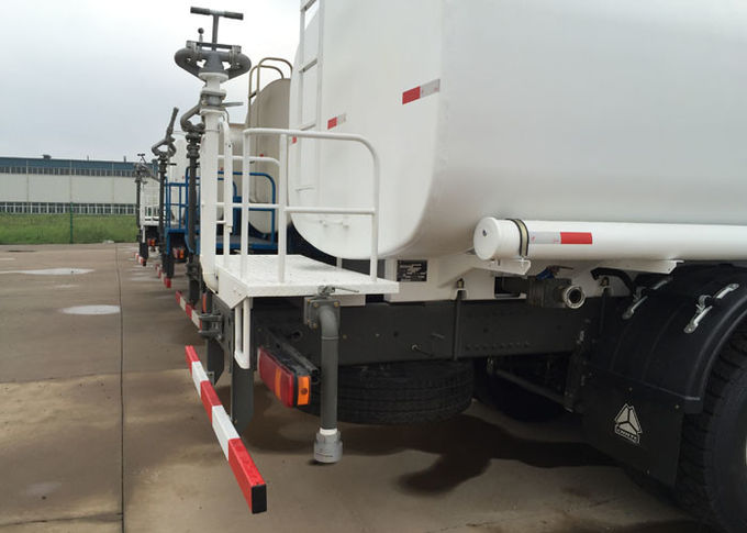 Agua del camión del tanque de agua 20CBM SINOTRUK HOWO LHD 6X4 que asperja el camión del tanque ISO